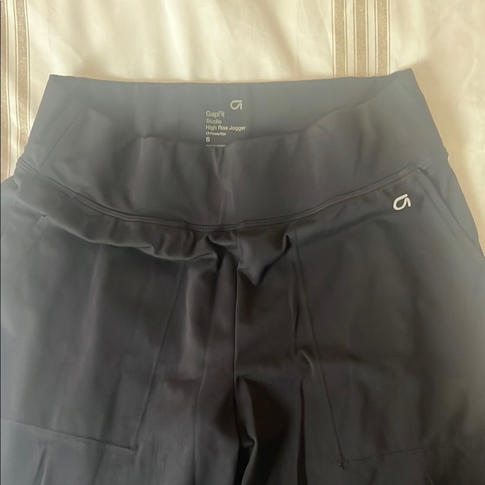 GAP Black High Waist Joggers for Casual Comfort